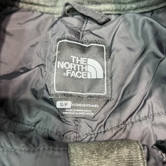 The North Face women's HyVent waterproof insulated snow/ski pants Size Small - Picture 11 of 16